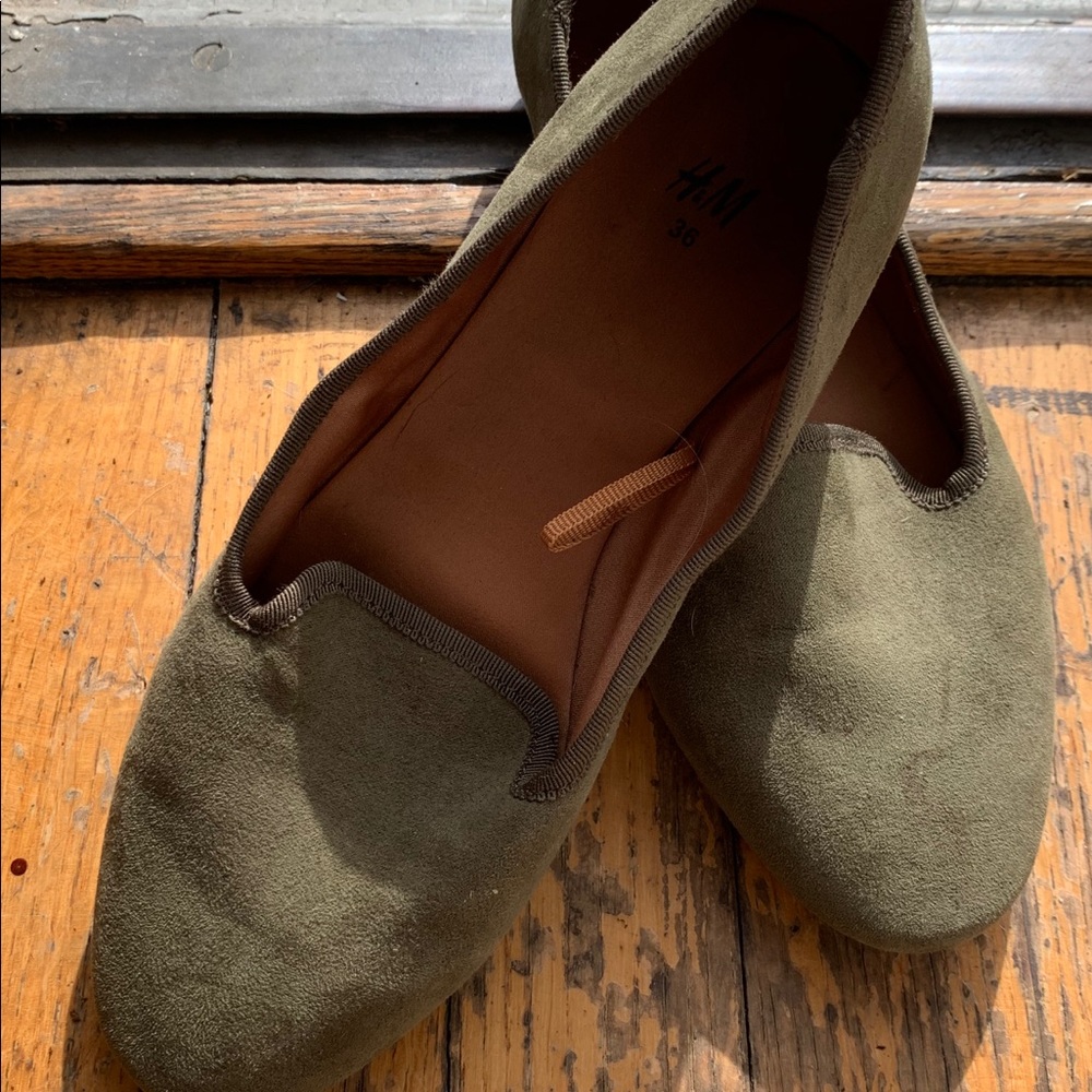 Pretty green H&M flats. Size 5.5